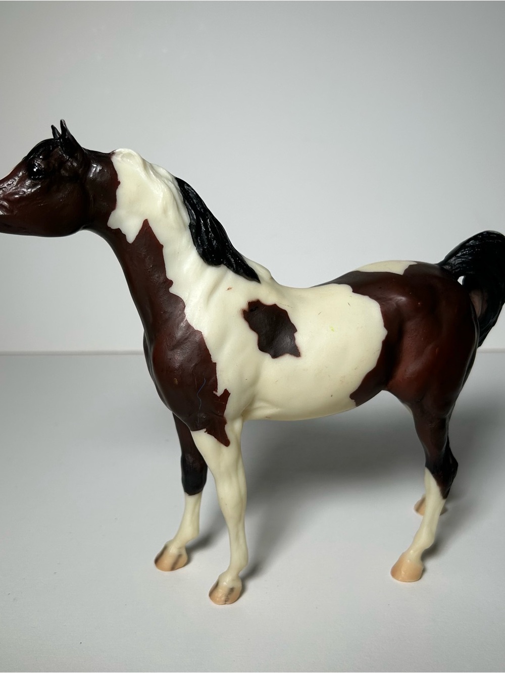 Sealed Breyer horse figure Classic Bay Pinto Arabian Stallion #640 Brown & Cream - Picture 3 of 7
